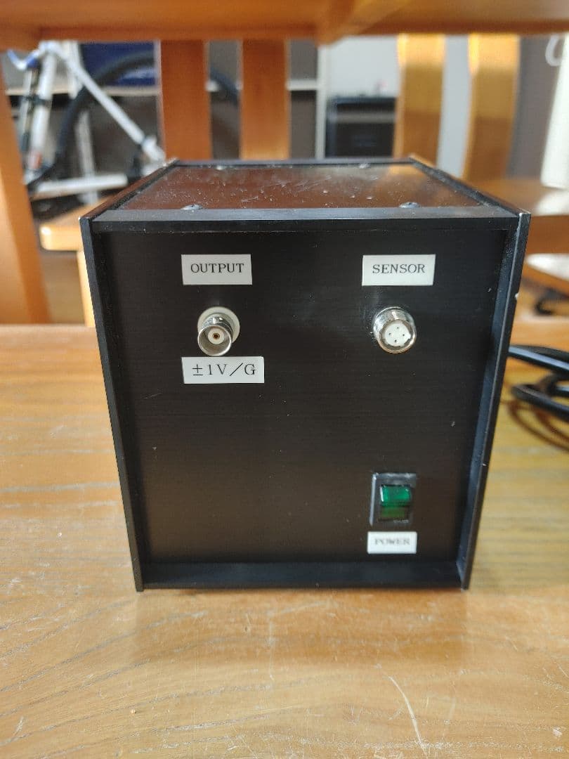 加速度センサー用アンプ 信号変換器（±1V/G出力）② 特長：ASPC-A アンプ内蔵圧電型加速度センサ（変換器） - 製品情報