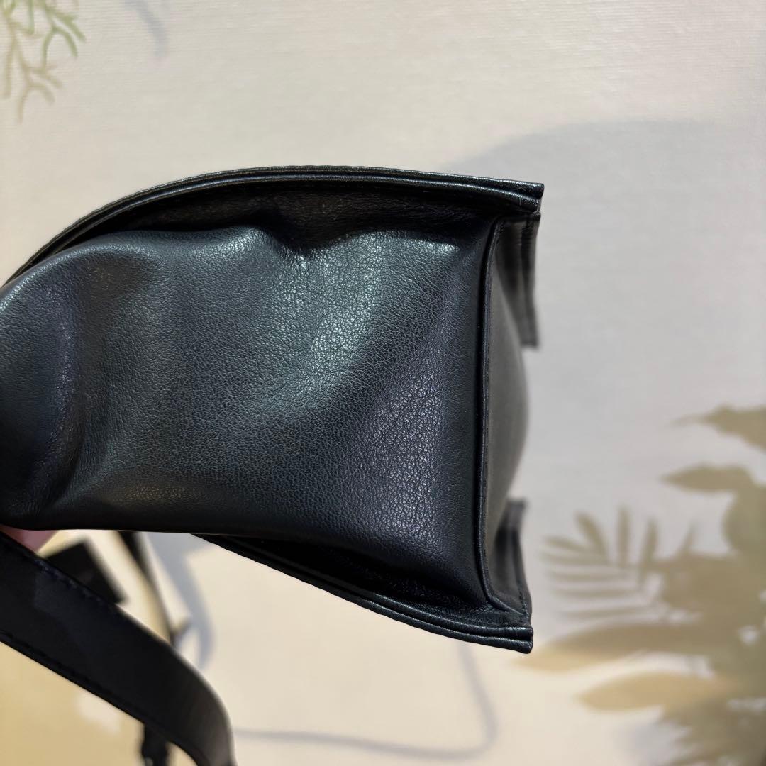 《2/1限定価格》カワカワ　がま口　口金ショルダー　定価5.5万円　定番ブラック