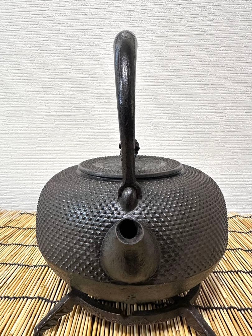 USED、良品 南部秀山堂 佐藤 勝弘作 18型アラレ 鉄瓶 南部鉄瓶