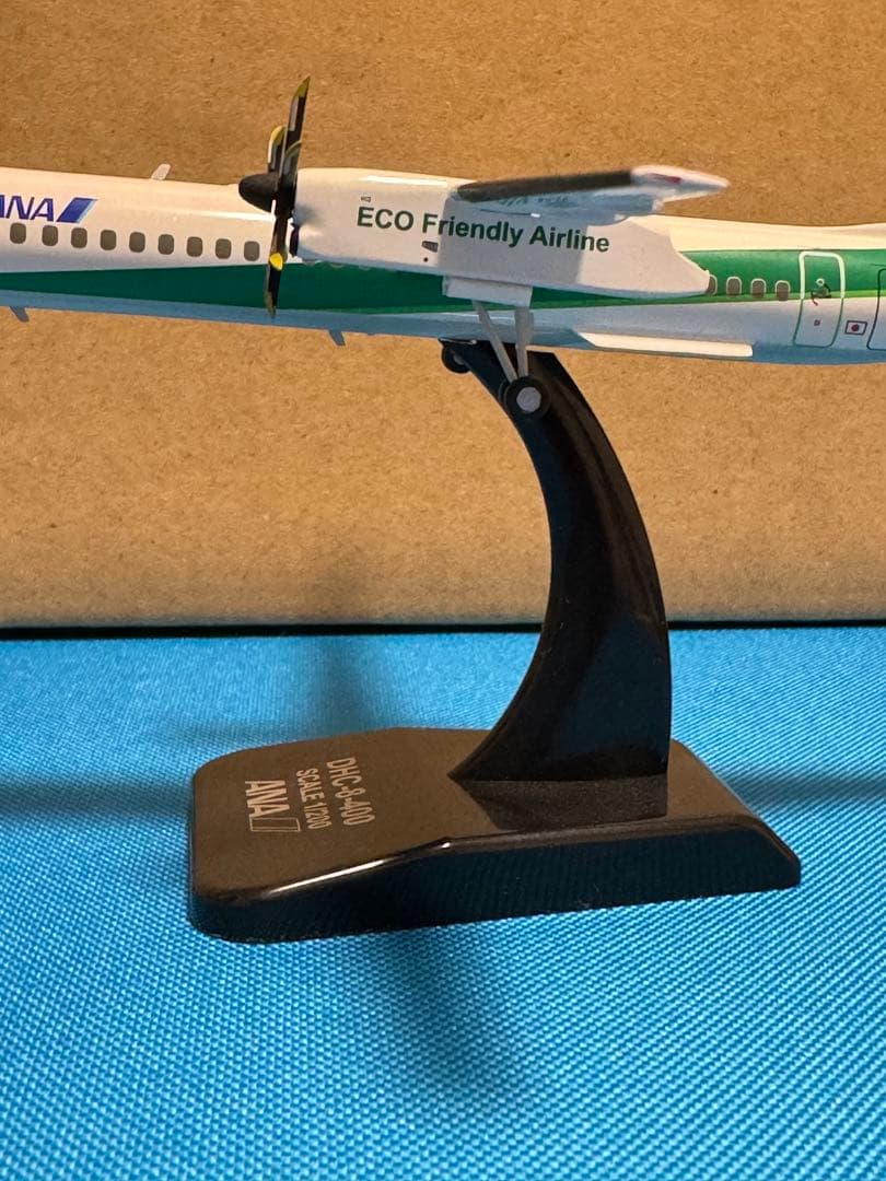 ANA DHC-8-400 Eco Bon 1:200 JA56A - メルカリ