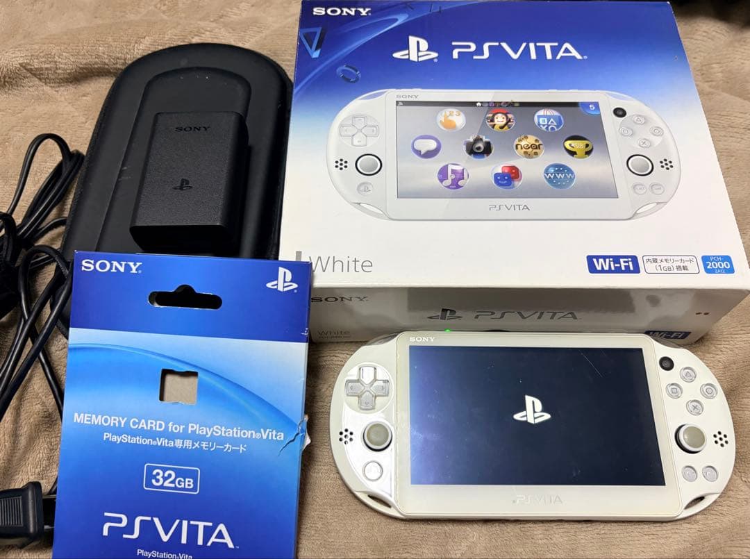 PS Vita PCH-2000 初期化済み 箱・メモカ・ケース付き - メルカリ