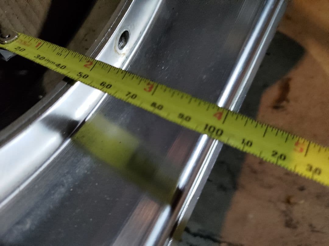 シャリー 　より取り外し　4本ハブ用　3.5j? 送料込み　タイヤ付き