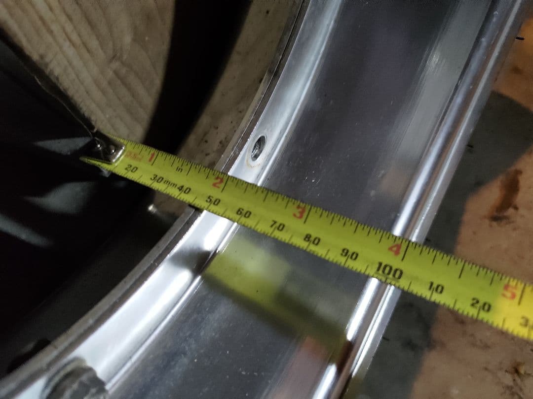 シャリー 　より取り外し　4本ハブ用　3.5j? 送料込み　タイヤ付き