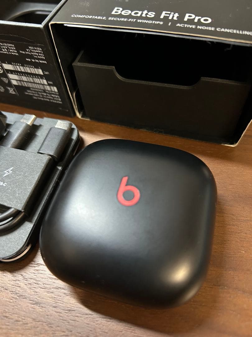 Beats Fit Pro】箱・付属品付き ※イヤーチップM 片方欠品 - メルカリ