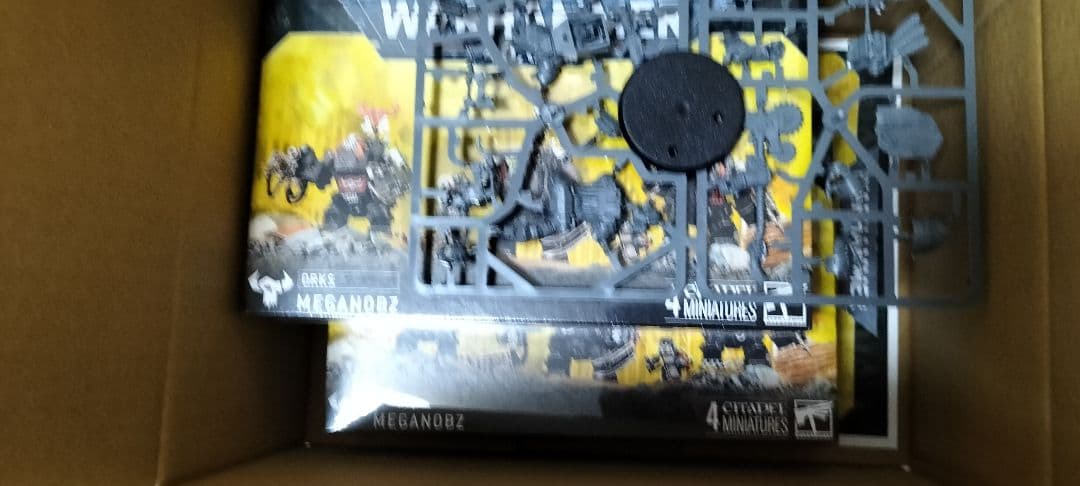 WH40Kオルク　ウォーボス（メガアーマー装備）とコンパト説明書とメガノブ2箱 オルク】メガノブ｜ビッグメク（メガアーマー装備） | ウォーハンマー