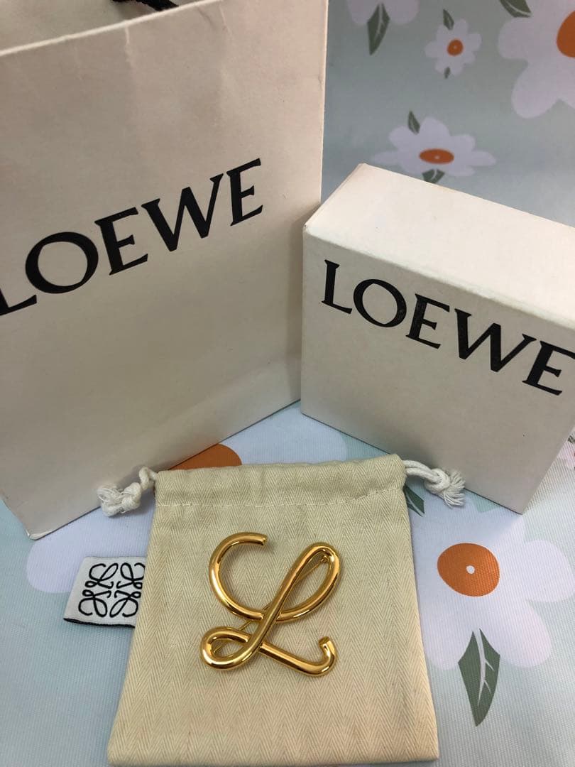 ロエベ　メタルブローチ　4.8cm ゴールド　超美品