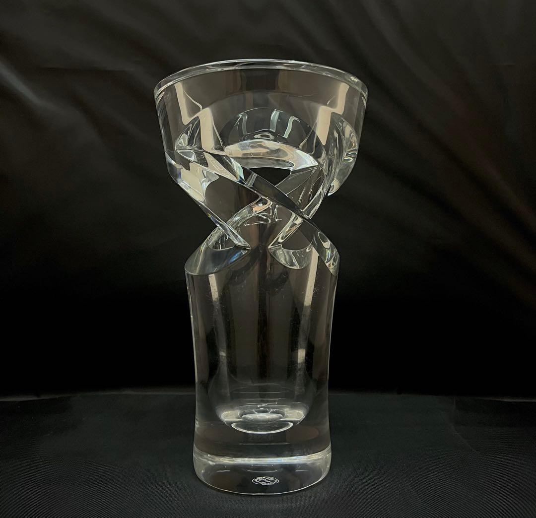 ハ*ナ様 バカラ トルネード 花瓶 斬新なデザインが高級感溢れる