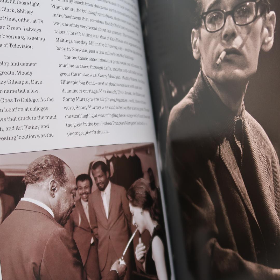 セール！ 希少サイン本　洋書　The Unclosed Eye （写真集）