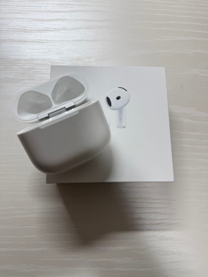 純正品】AirPods 第4世代 充電ケースのみ（右耳・左耳なし） - メルカリ