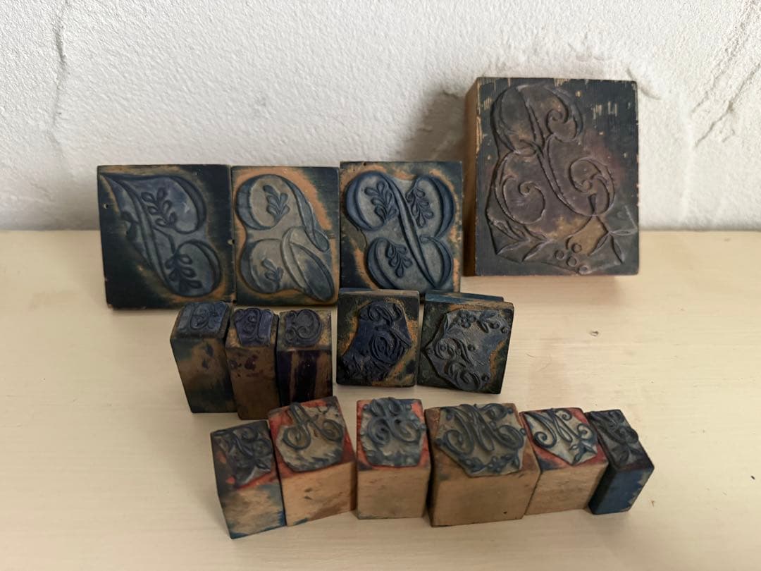 フランスアンティーク　モノグラム　刺繍　木製スタンプセット フランス ブロカント 希少 1950-70年代 PIERRON社 童話 シンデレラ