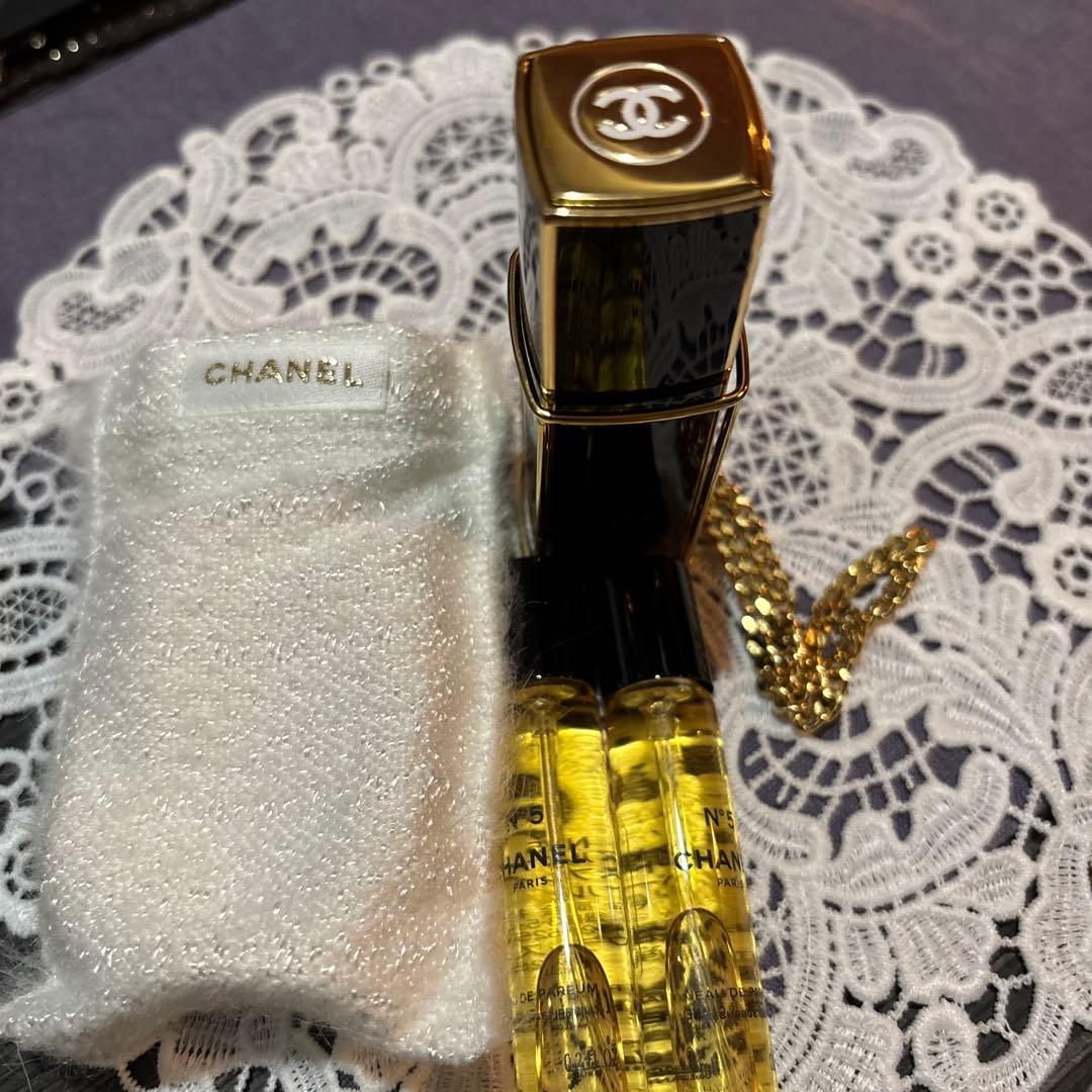 【中古】CHANEL シャネル N°5バーススプレイ　ミニ ツィスト Amazon.co.jp: シャネル 5番 N°5 オードゥ パルファム ミニ ツィスト