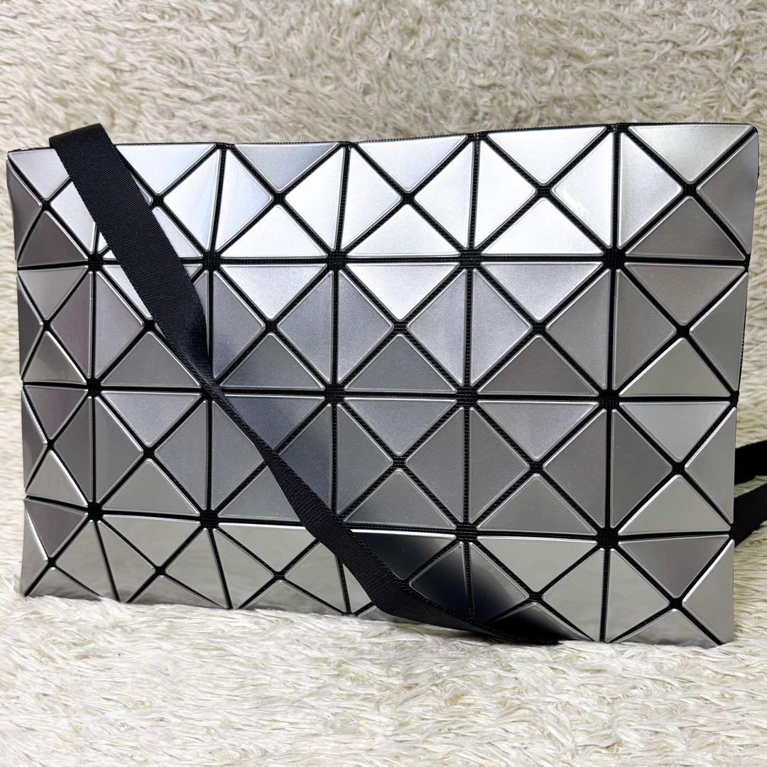 【未使用】イッセイミヤケ バオバオ ルーセント ショルダーバッグ シルバー バオバオ イッセイミヤケ ルーセント ショルダーバッグ BB63-AG054