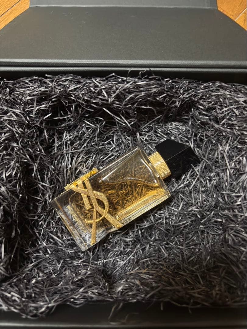 リブレ オードトワレ 50ml リブレ オーデトワレ|リブレ|イヴ・サンローラン・ボーテ公式