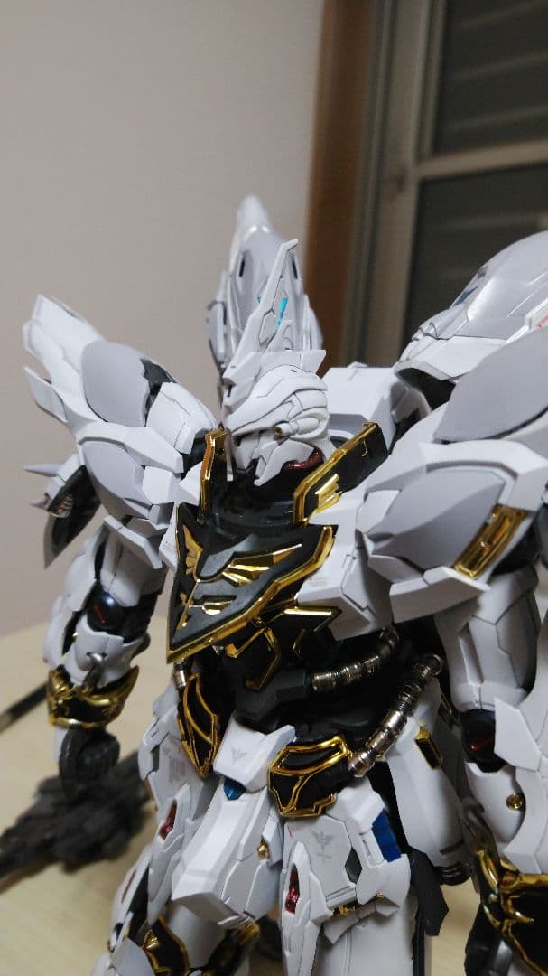 オマケ付き！〈完成品〉海外キットシナンジュ似真紅の三倍速白狼Ver.