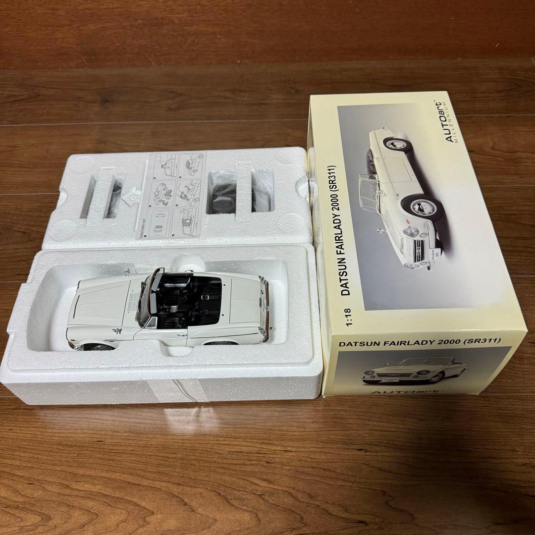 未展示品 オートアート 1/18 ダットサン フェアレディ 2000 SR311
