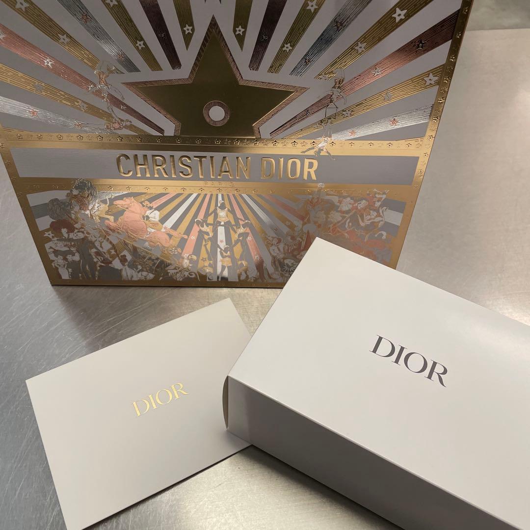 ディオール クリスマスオファー2025 diorホリデー ポーチ ノベルティ