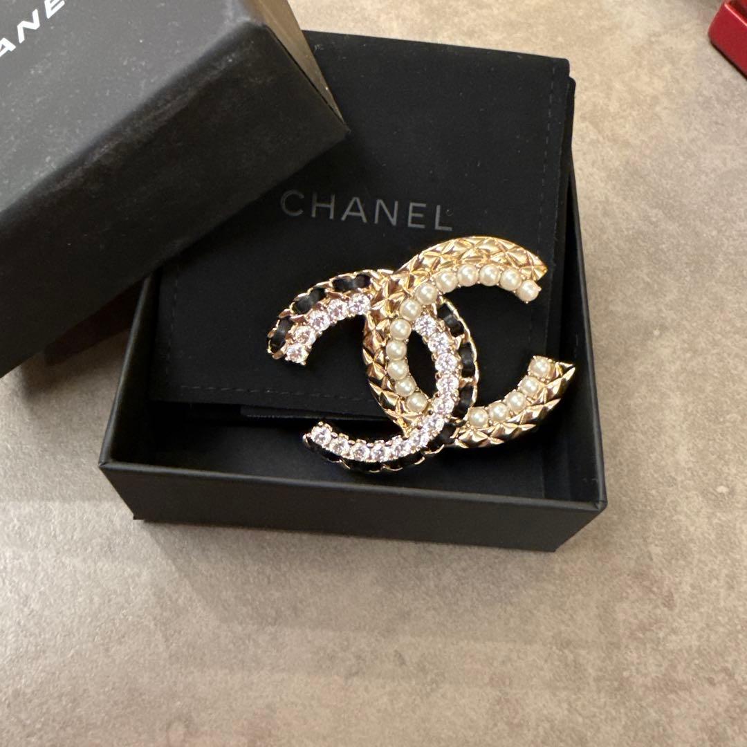 CHANEL CCロゴブローチ ゴールド ブラック パール - メルカリ