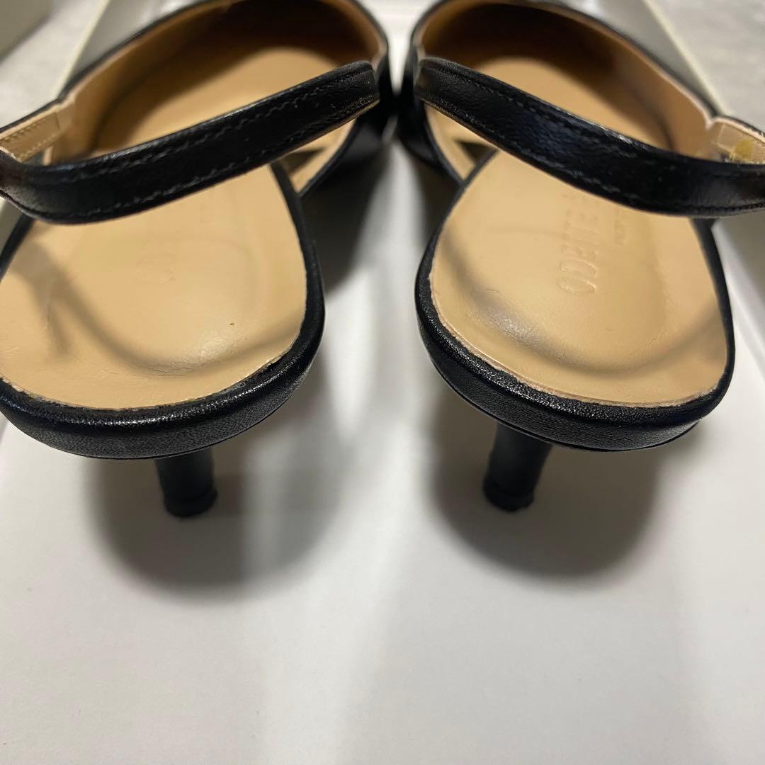 Odette e Odile ウェーブラインバックベルトパンプス ブラック - メルカリ