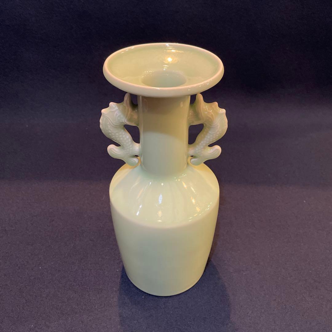 平戸焼」青磁 【横石 嘉助】(作)の『鯱耳(シャチミミ)花瓶』共箱※美品