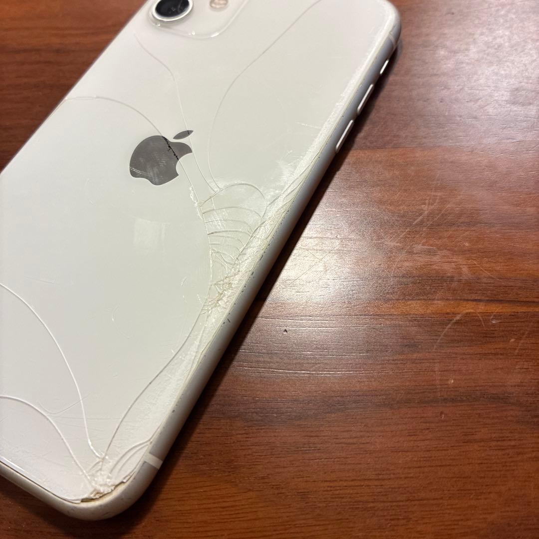 iPhone11 128GB 画面割れあり、背面割れあり
