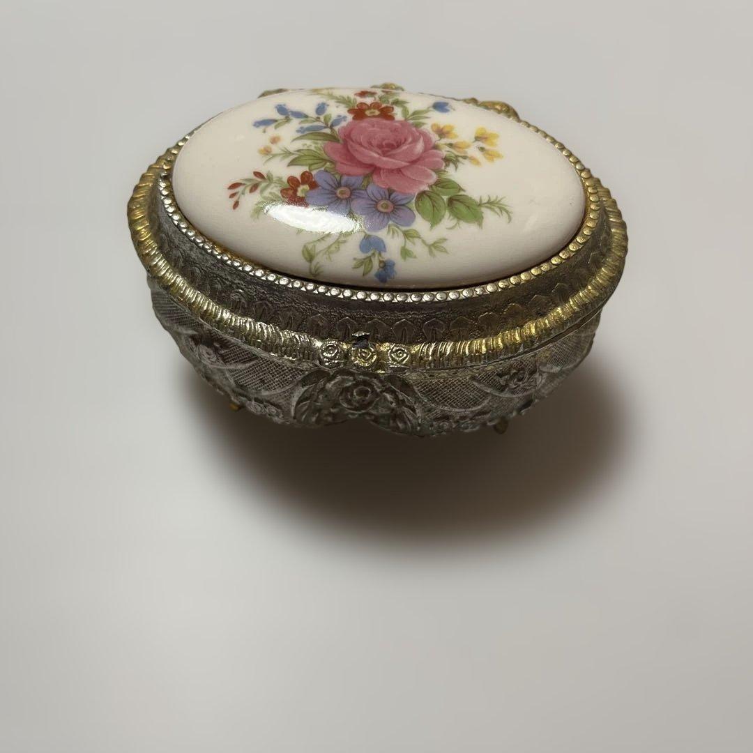 3連休特別価格！花柄のアンティークボックス(オルゴール付き) - メルカリ