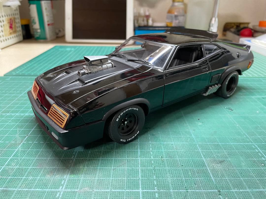 マッドマックス　インターセプター　オートアート製　1/18ミニカー Amazon | AUTOart 1/18 マッドマックス 2 ザ・ロードウォリアー