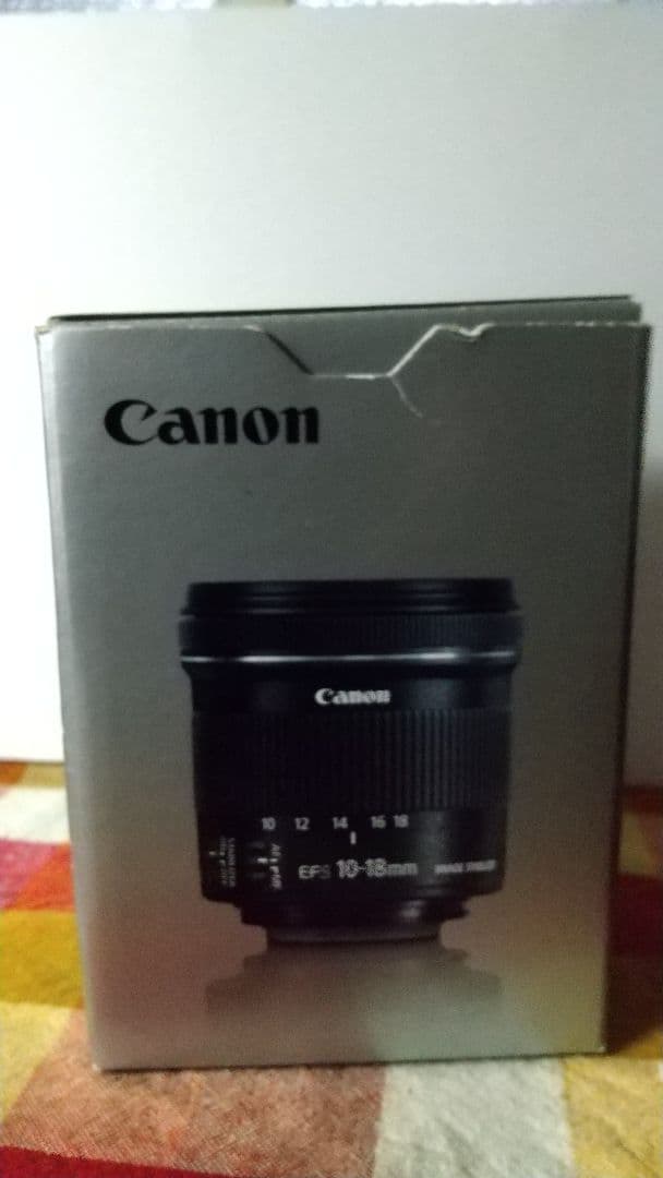 レンズフード付きCanon EFS10-18mm F4.5-5.6 IS STM