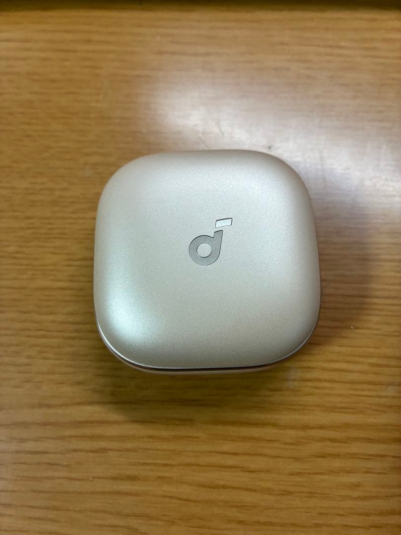 ANKER soudcore liberty5 充電ケース シャンパンゴールド 美品 soundcore Liberty5 シャンパンゴールド 充電ケース 1 - メルカリ