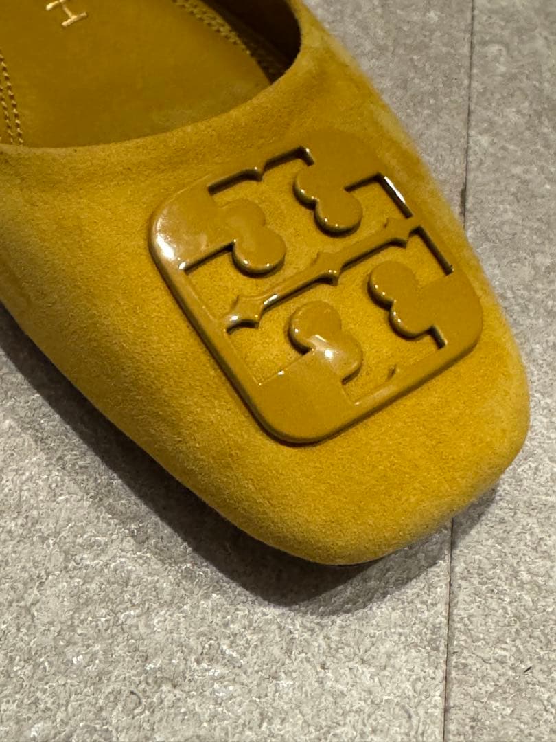 Tory Burch 23.5cm フラットシューズ スエード 黄色 ロゴ