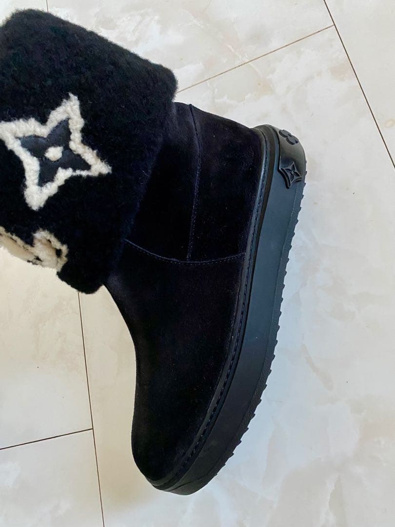 23年製 ルイヴィトン スノードロップ ムートン ショート ブーツ 24.5cm