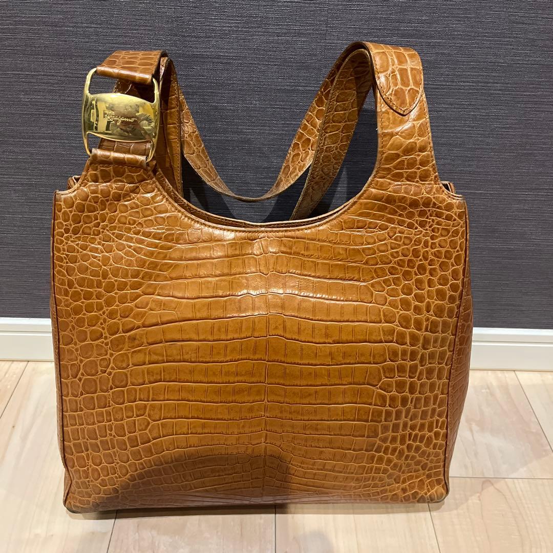 フェラガモ ブラウン クロコダイル風ショルダーバッグ
