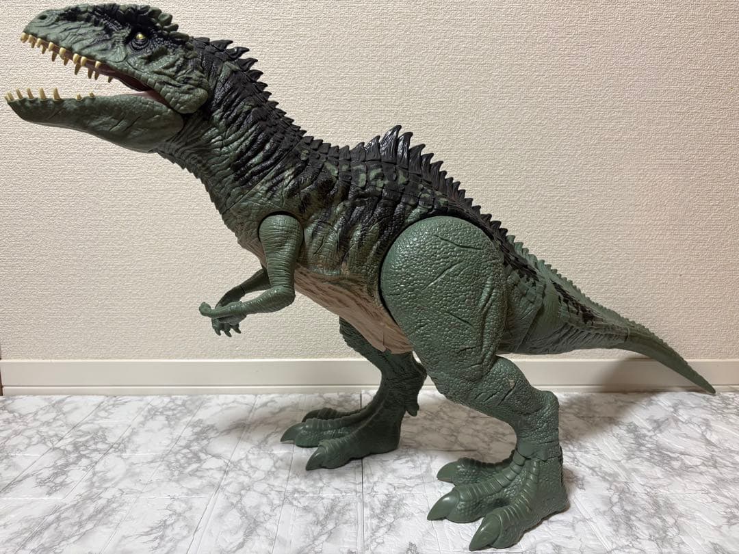 ジュラシックワールド スーパービッグ ギガノトサウルス - メルカリ