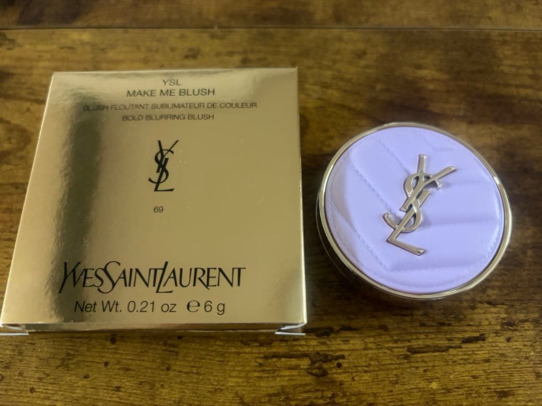 イブサンローランメイクミーブラッシュパウダーS69チークラベンダーラスト限定色 イヴ・サンローランの限定チーク！透明感あふれる「69 ラベンダー