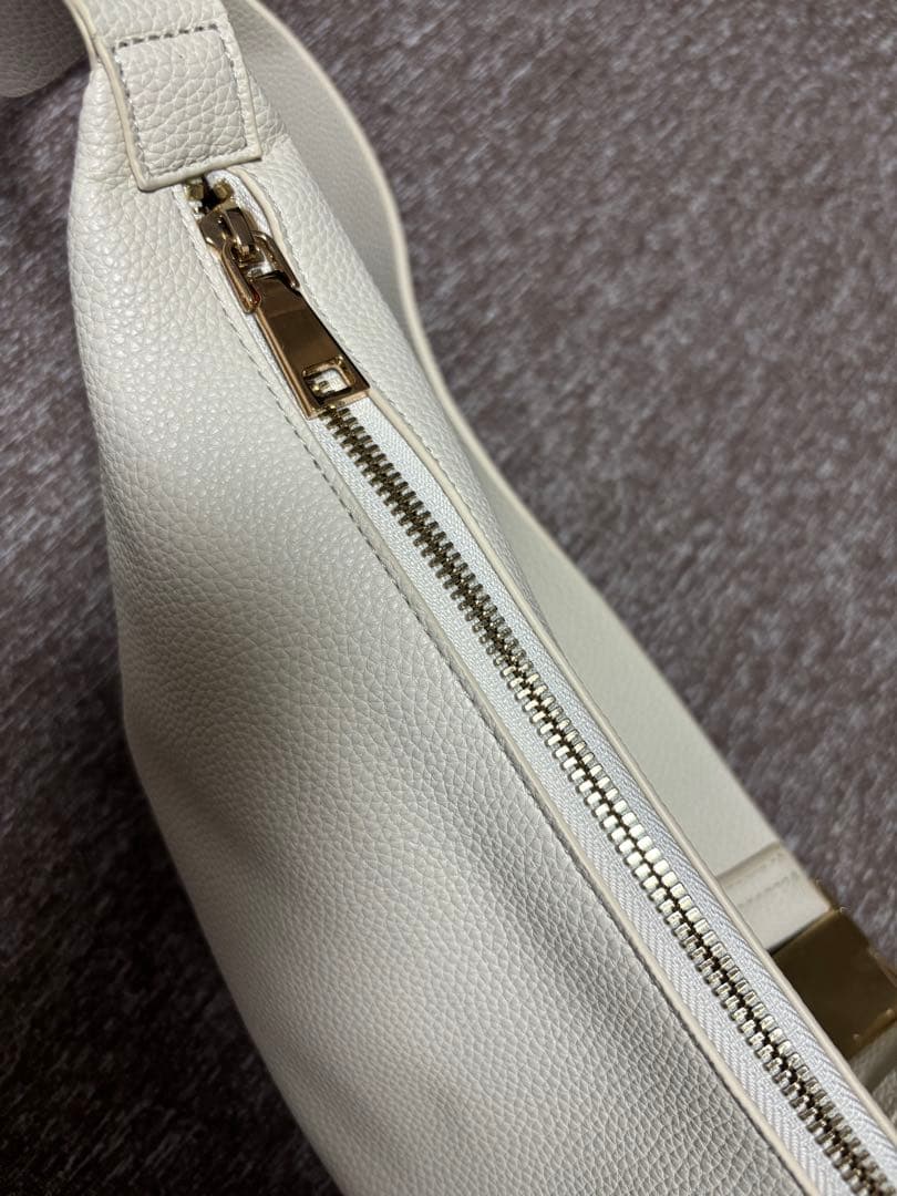 ☆期間限定サマーセール価格☆リヴドロワ カーブボディバック ホワイト