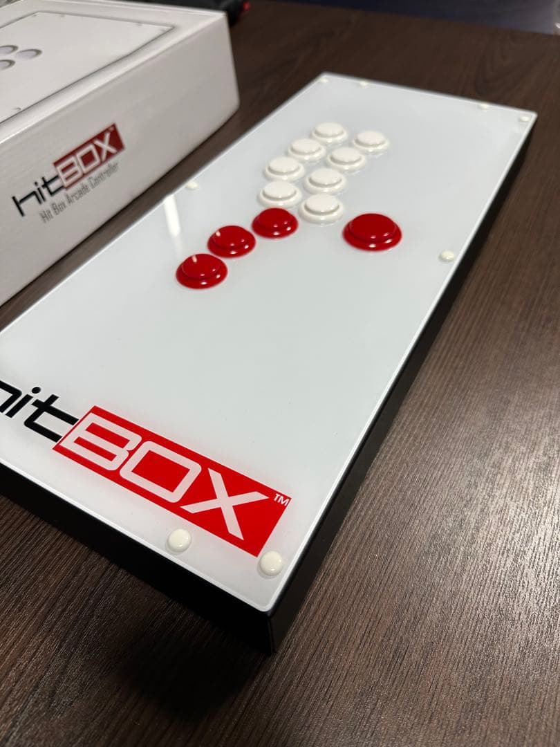 hitBOX アーケードコントローラー ホワイト/レッド 特集】深遠なるゲーミングデバイスの世界：アケコン編第2弾「Hit Box