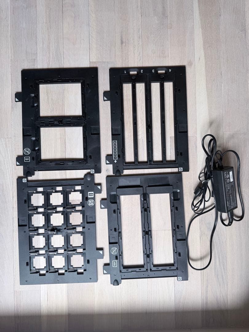 EPSON フラットベッドスキャナー GT-X970 フィルムホルダー 4枚 - メルカリ