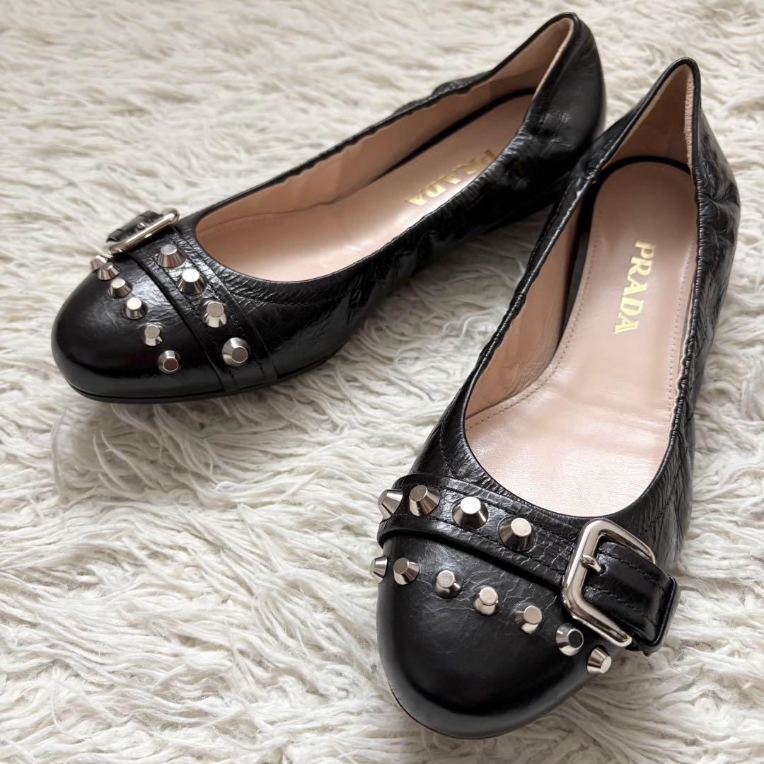 極美品 PRADA バレエ シューズ 黒 38 スタッズ ベルト フラット 靴 PRADA（プラダ） バレリーナ フラットシューズ バレエシューズ レザー