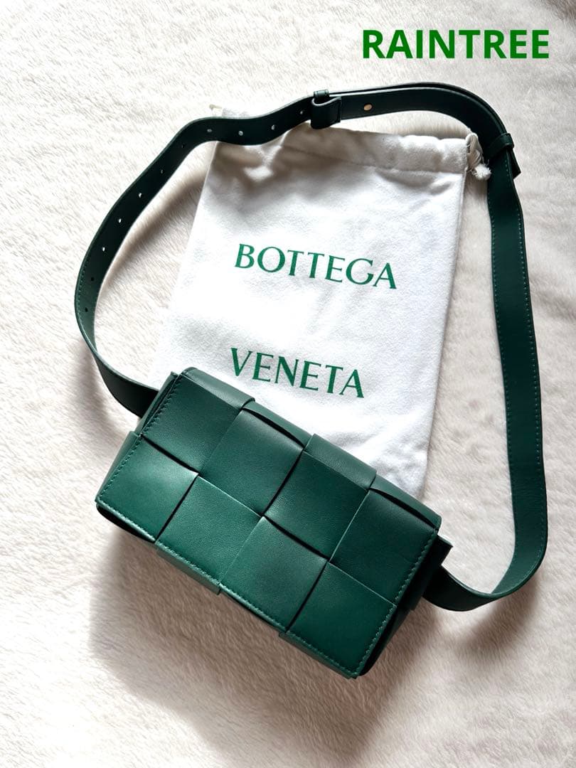新品●BOTTEGA VENETA カセット ショルダーバッグ レザー ボッテガ BOTTEGA VENETA（ボッテガ・ヴェネタ） ショルダーバッグ SMALL