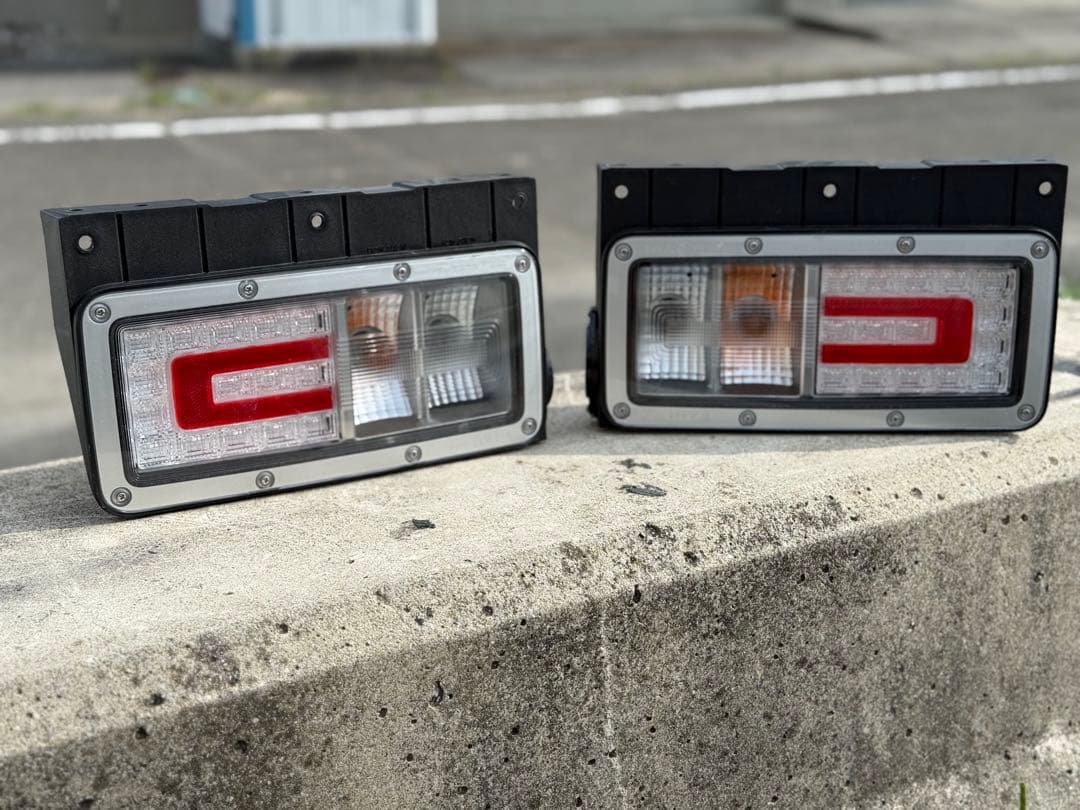 日野純正テールランプ 大型用 Amazon | 日野 レンジャー テールランプ テールライト FC FD FE GD