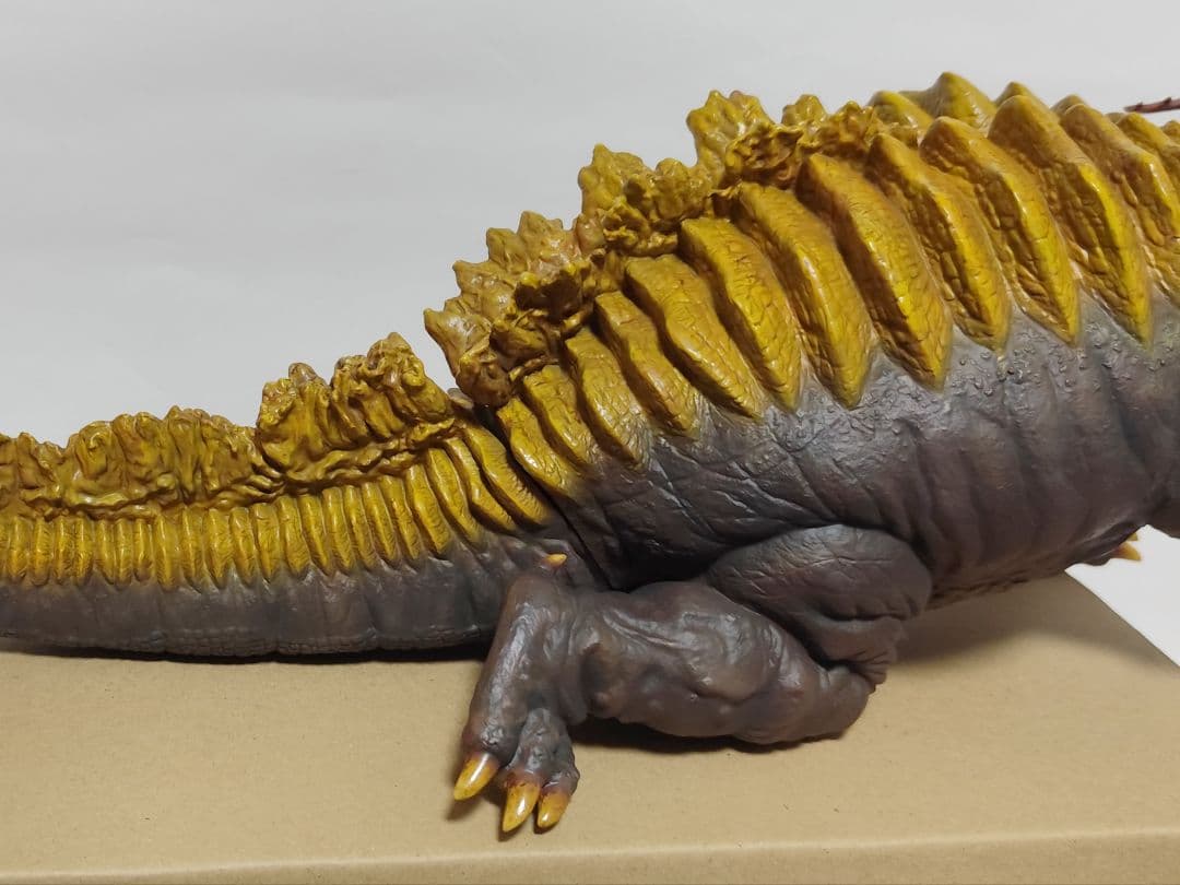 ビリケン商会「ネロンガ」リアルモデルキットシリーズ完成品 角透明化