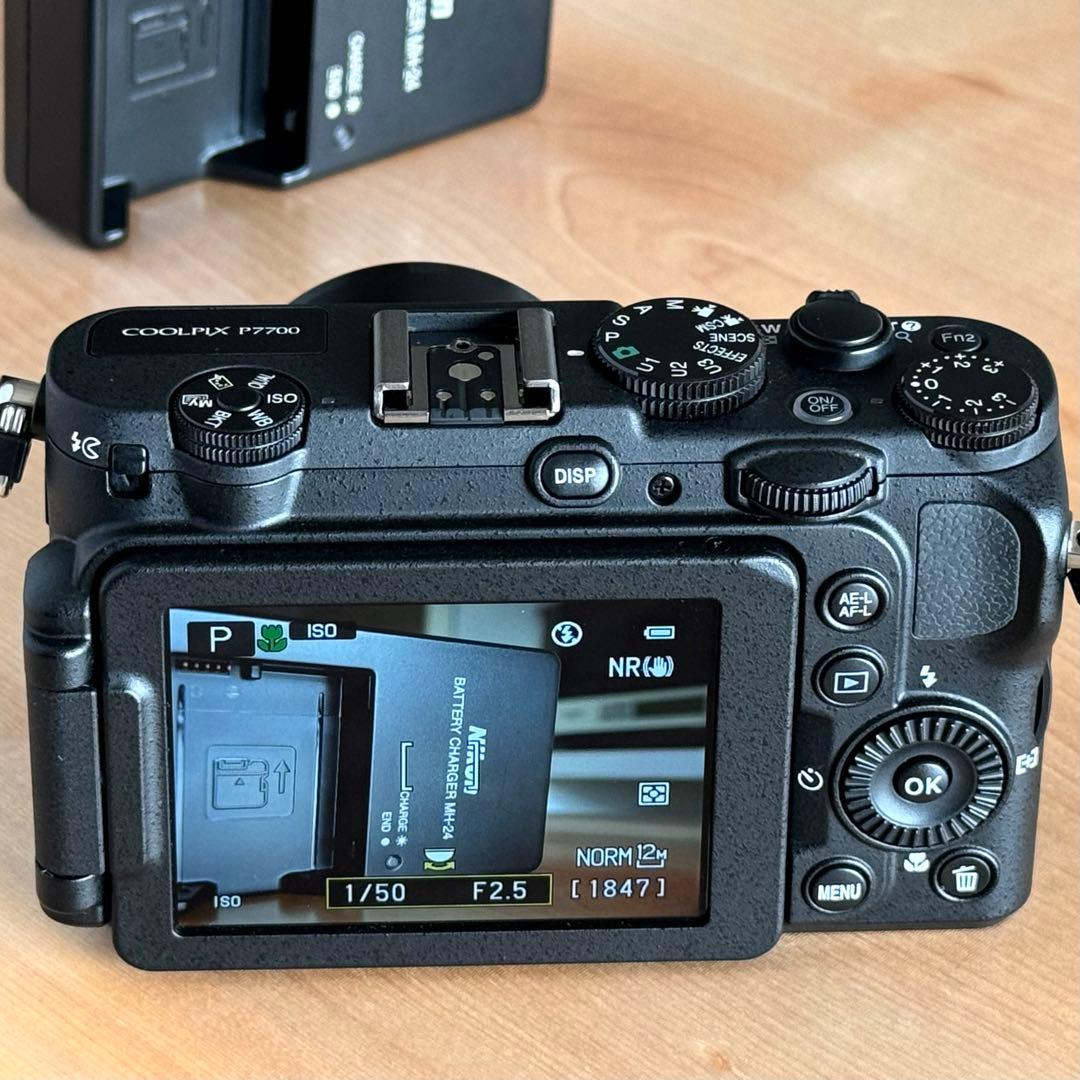 Nikon デジタルカメラ P7700 オールド デジカメ 高級 レトロ