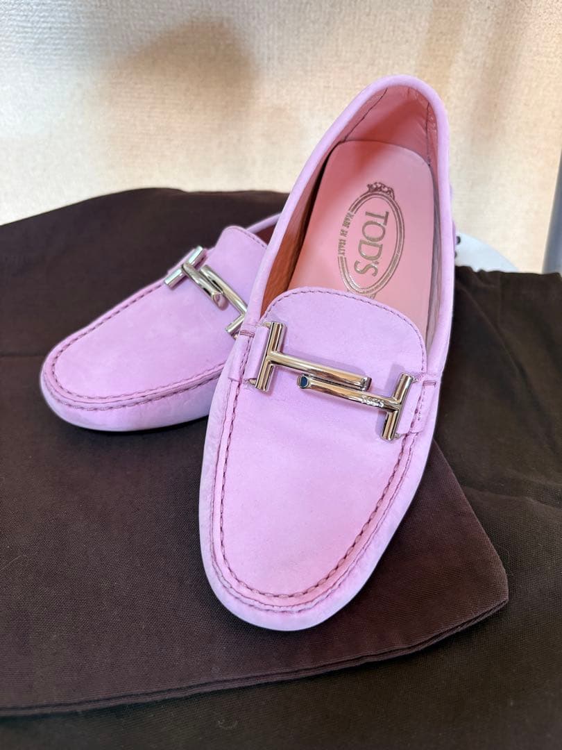 最終価格！TOD'S ピンク スエード モカシン - メルカリ