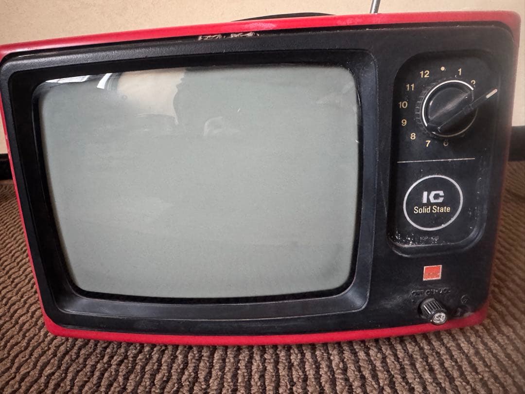 赤いブラウン管テレビ 10P-K16 SHARP ブラウン管テレビ 赤色 10P-K2UH - メルカリ