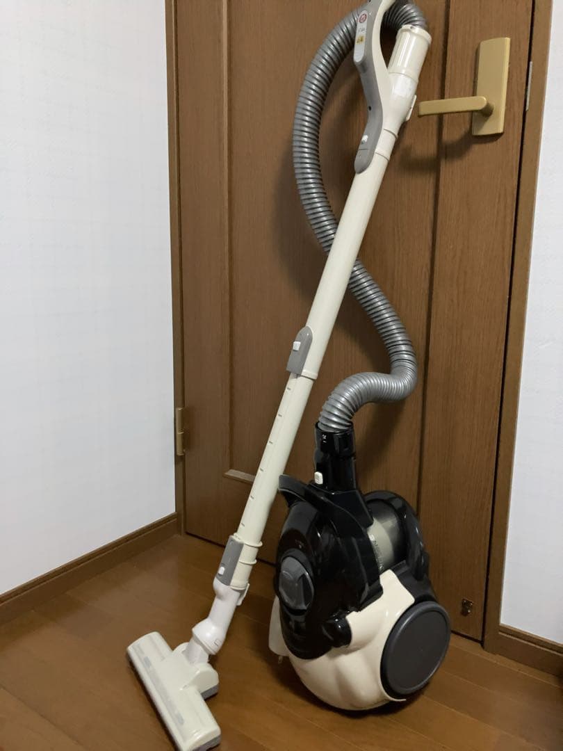 SHARP サイクロン式キャニスター掃除機 本体 EC-CT12-C - メルカリ
