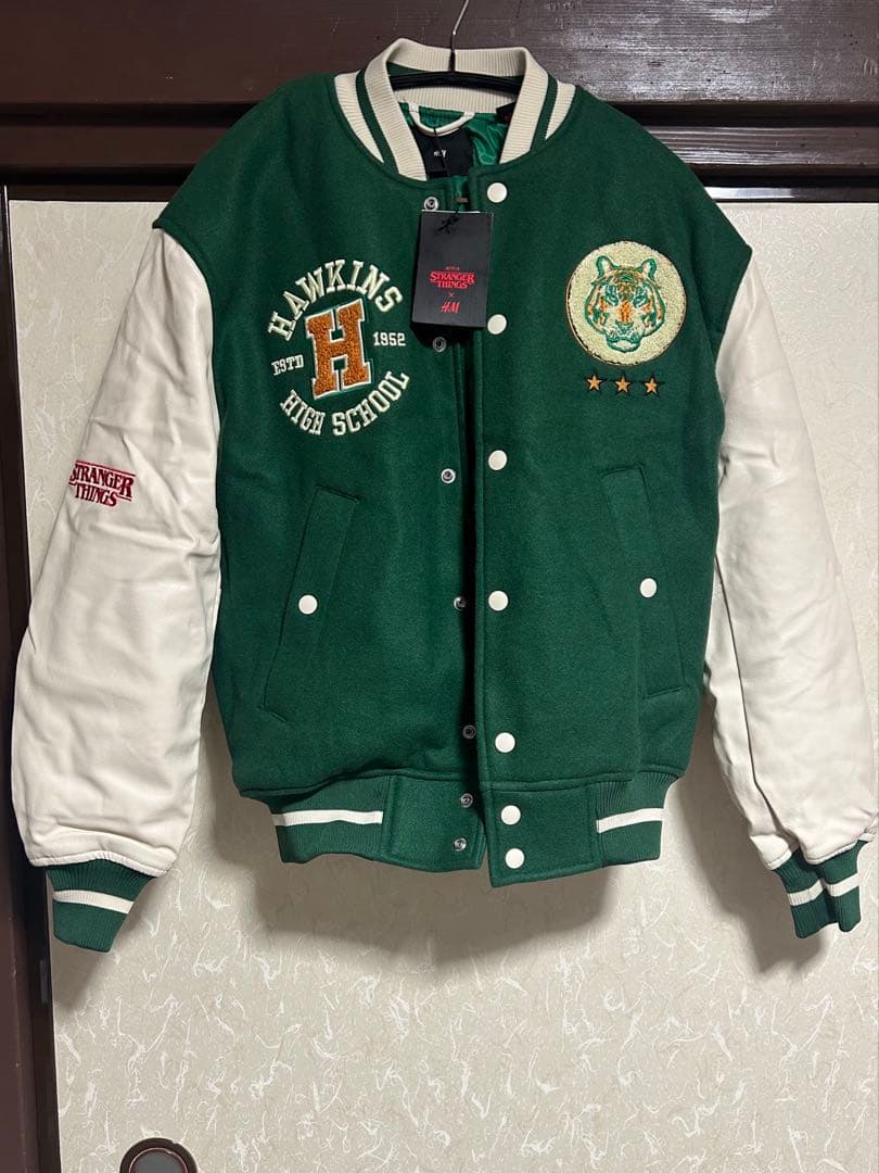 ストレンジャーシングス Hawkins High School スタジャン XS - メルカリ