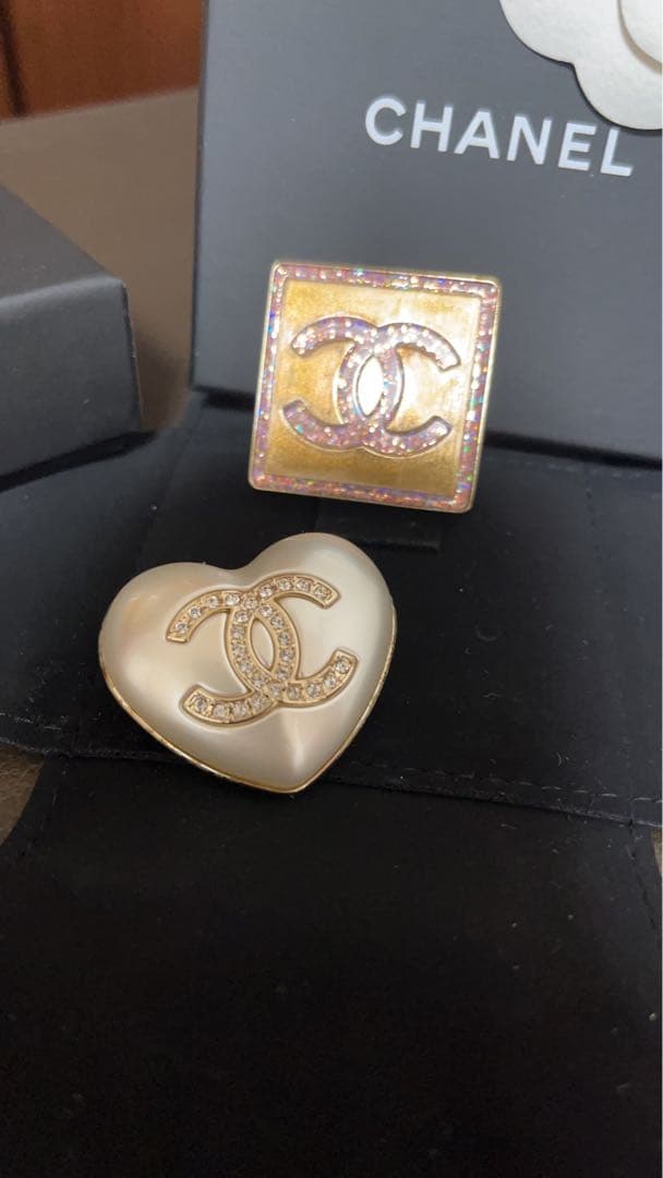 CHANELシャネル ブローチ2点セット 楽天市場】シャネル ブローチ B21 V 香水ボトル ハート ハサミ 3点