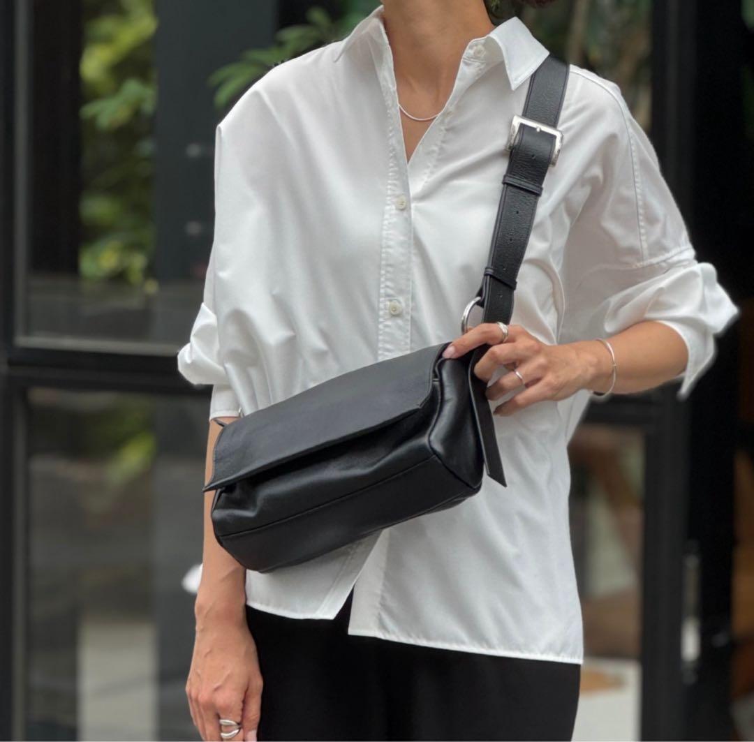 BEARDSLEY ビアズリー レザーボディバッグ - メルカリ