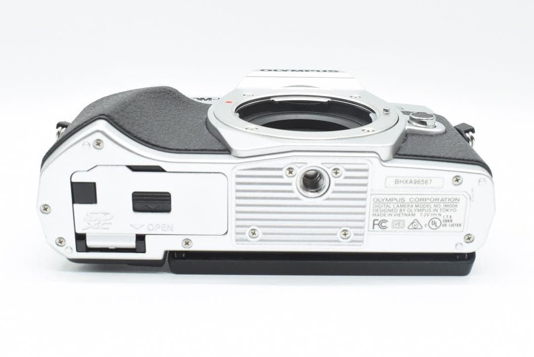 ほぼ新品OLYMPUS オリンパス E-M10 markⅢ 《S数1500回》