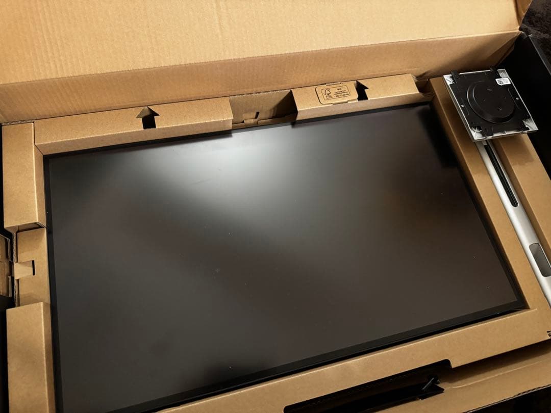 DELL ディスプレイ 本体 スタンド付き 4K USB Type-C対応 利用者急増中の「USB Type-Cモニター＋モニターアーム」 On／Off