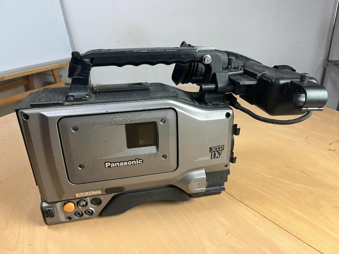 Panasonic AG-DVC200 業務用カメラ AG-DVC200 / DV Camera Recorder【中古放送用・業務用 映像機器・音響